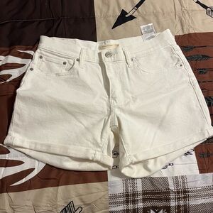 NWOT LEVI MID RISE MID LENGTH SIZE 30